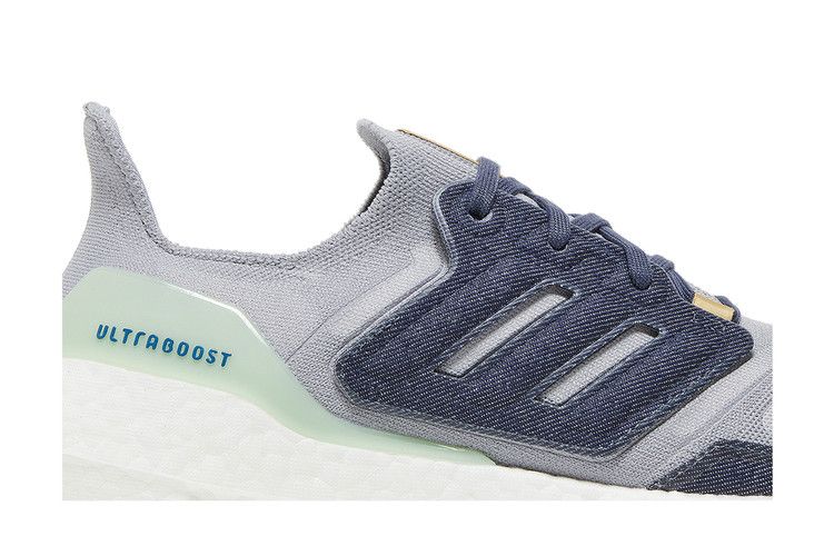 adidas Ultra Boost 22 Halo Silver