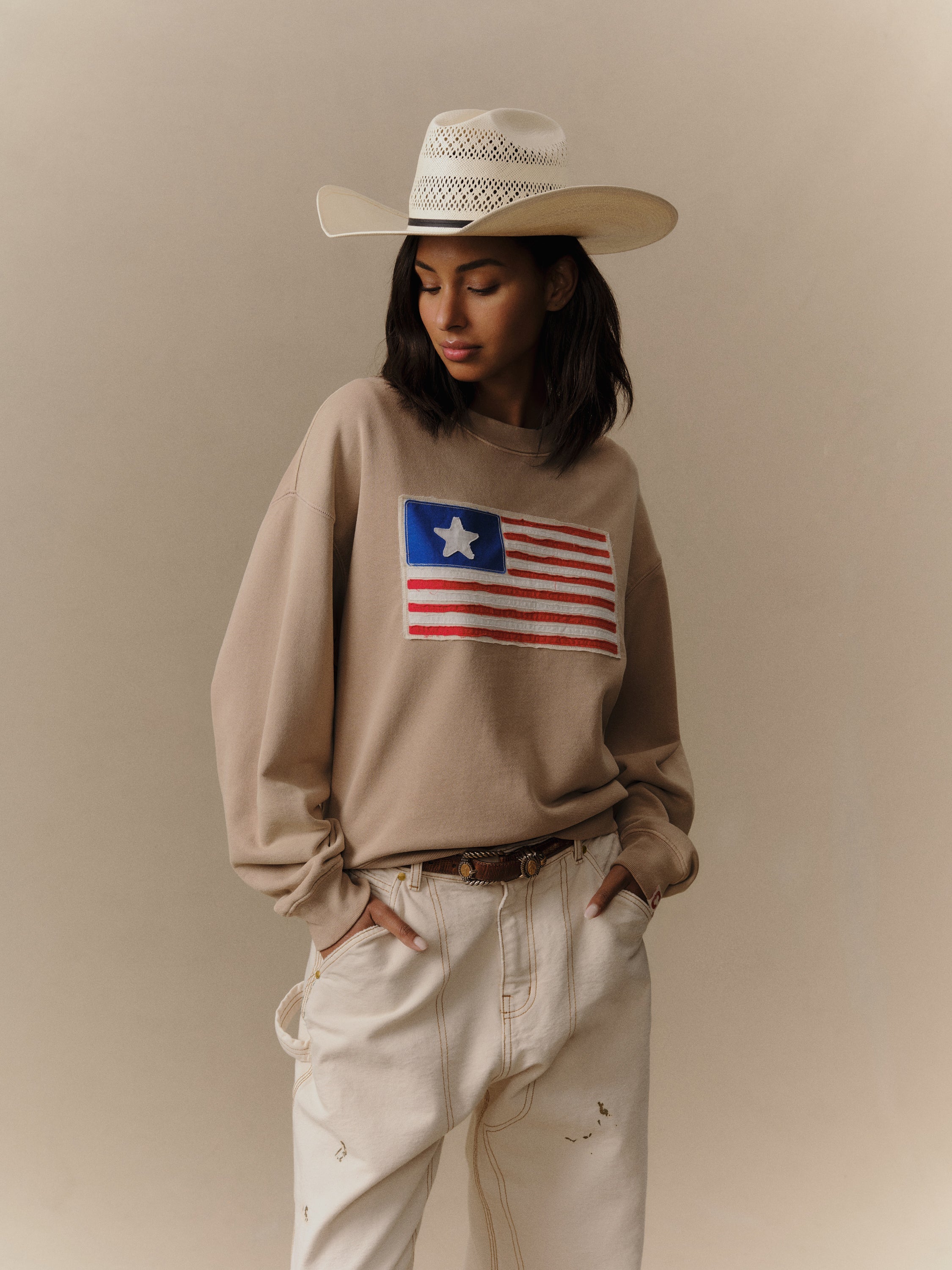 1 Star Crewneck (Desert Tan)