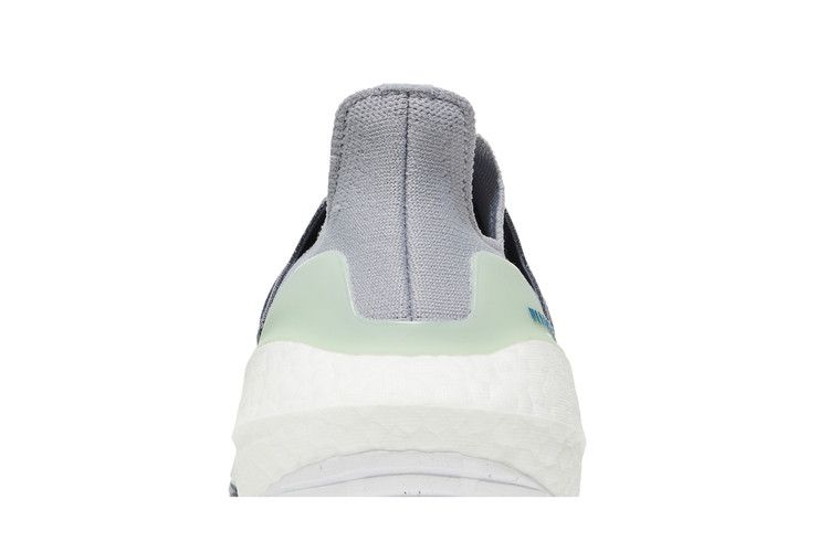 adidas Ultra Boost 22 Halo Silver