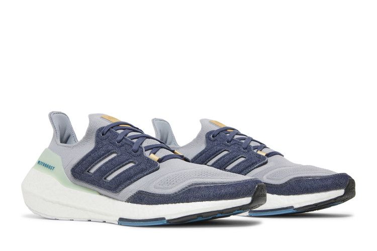 adidas Ultra Boost 22 Halo Silver